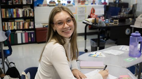 SGA President Rachel Hicks writes letters to Texan voters, encouraging them to utilize their civic duty and vote.